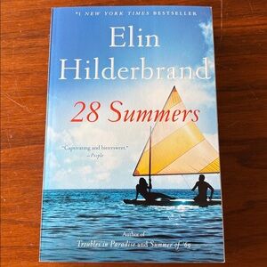 ELIN HILDERBRAND: 28 Summers. Paperback Book.